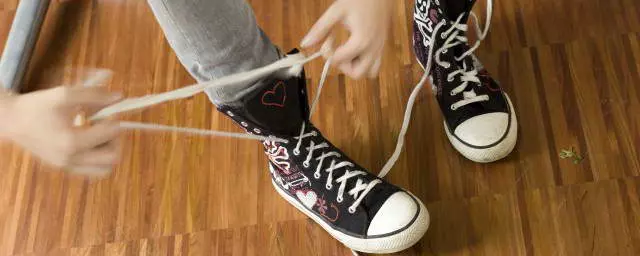 周公解梦梦见穿在脚上的鞋子丢了什么意思呀女生(2)