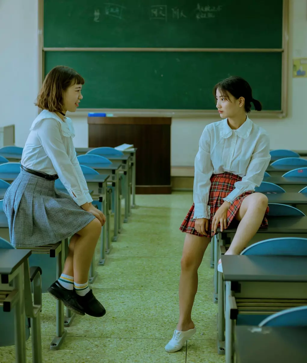 梦到一群女同学是什么意思周公解梦(1)