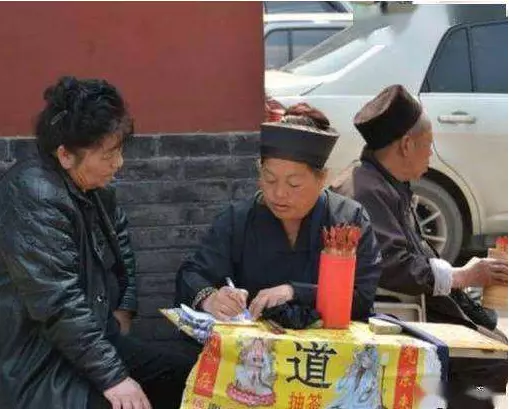 算命说我穷但是我很有钱什么意思啊(3)