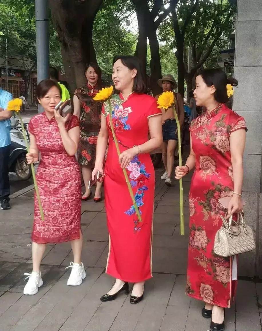 周公解梦自己穿大红色的旗袍好不好呢(3)