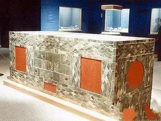 梦见自己蹲在棺材底下是什么意思呀周公解梦女人(3)