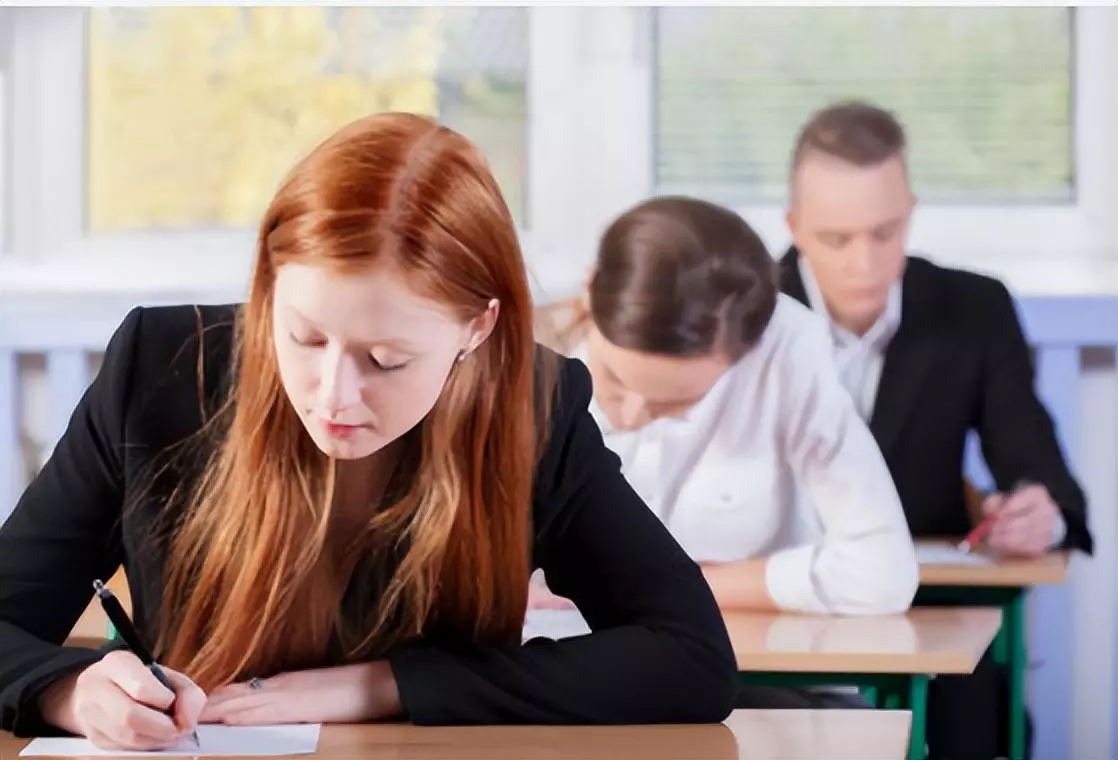 周公解梦梦见各种奇怪的爬行动物和人在一起(6)