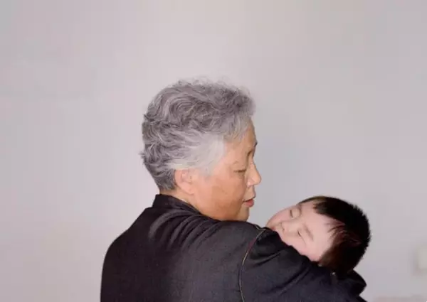 梦到抱小婴儿有什么预兆呢周公解梦(3)