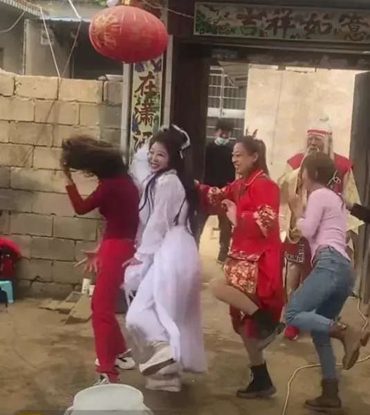 网红丹娜是哪一年出生的(4)