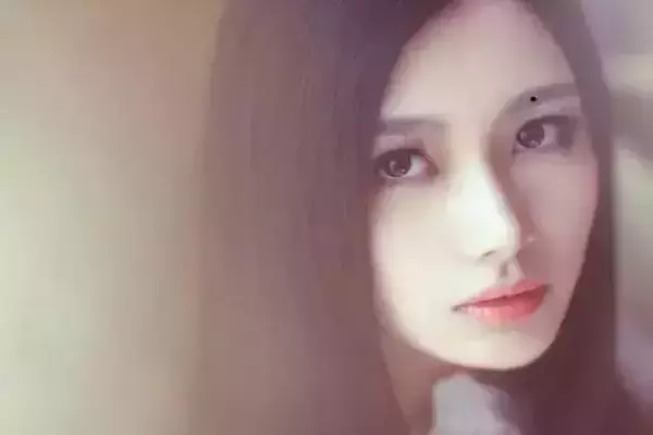 人的眉毛中间长痣代表什么女人命运图解(2)
