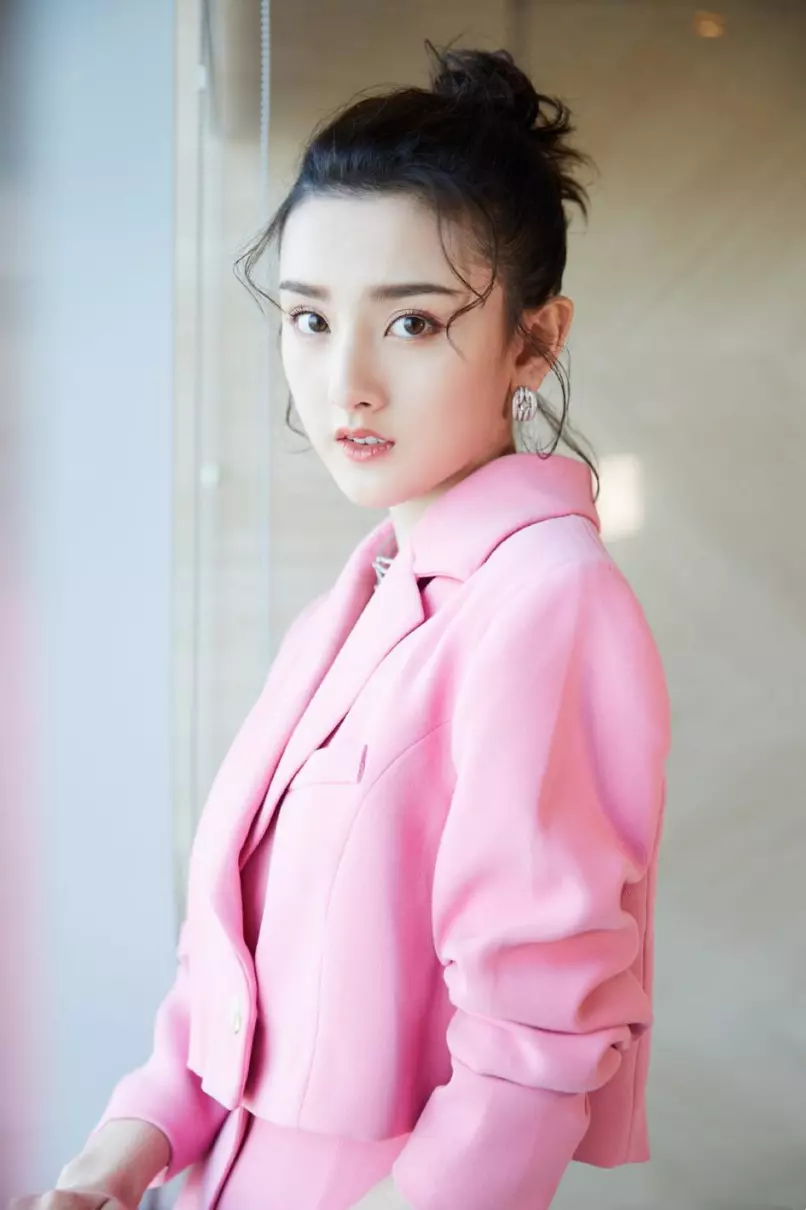 哪种女人脸型属于桃花脸(1)