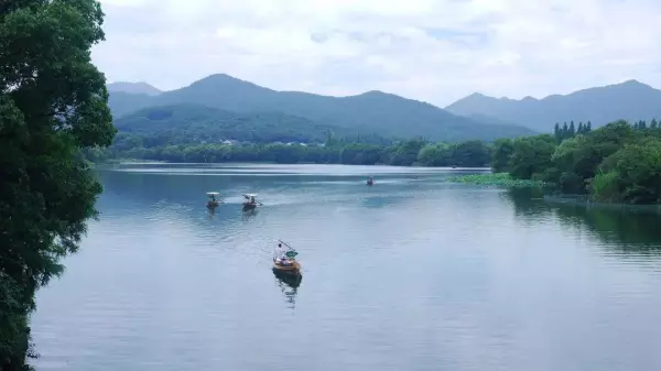 易经中带金带水的女孩名字有哪些呢三个字(1)
