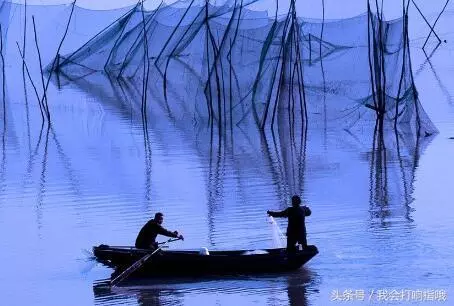 梦见在水深的河里游泳是什么意思周公解梦(1)