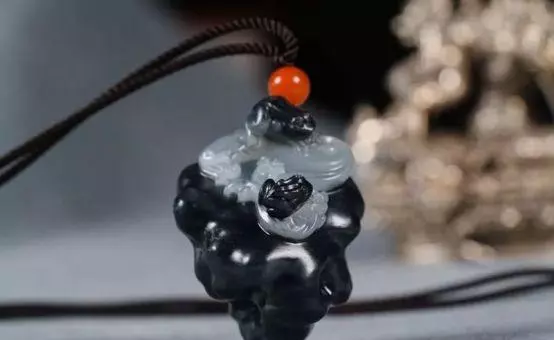 1982年属狗女性适合佩戴翡翠吗(14)