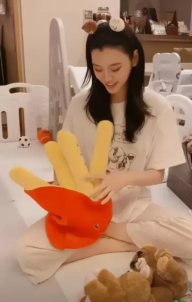 奚梦瑶的老公何猷君星座(7)