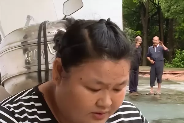 梦到家里挂着父母衣服什么意思周公解梦女人(6)