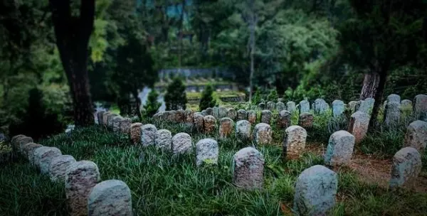 梦见跨过葬地是什么兆头周公解梦(5)