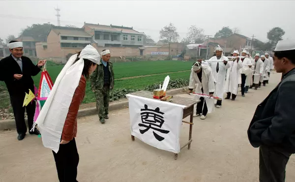 迁坟和安葬是一回事吗(1)