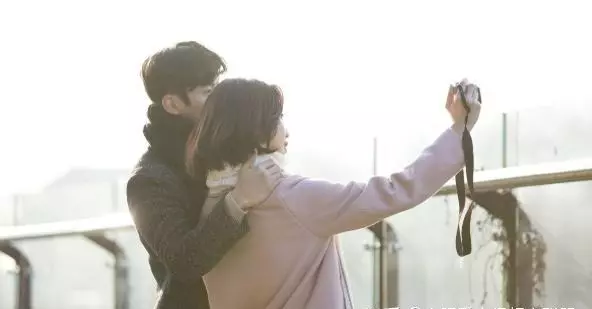 梦见前夫睡在床上什么兆头呢周公解梦女人(1)