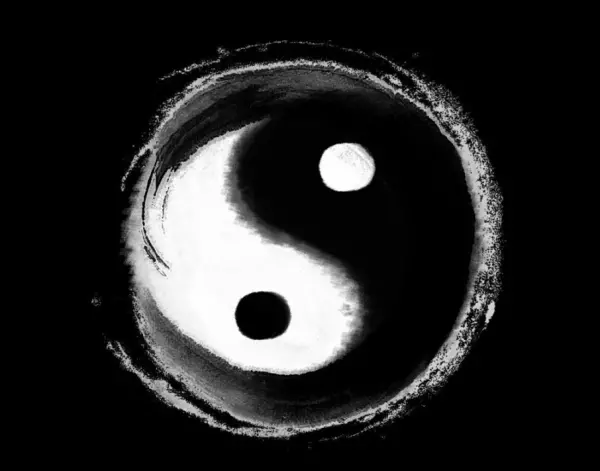 易经说一个家庭出了四个怪人是真的吗吗(7)