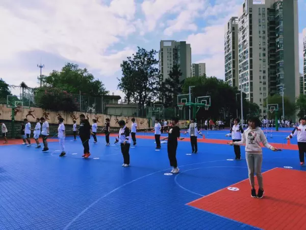 简述运动员起跑犯规发令组的工作程序有哪些(3)
