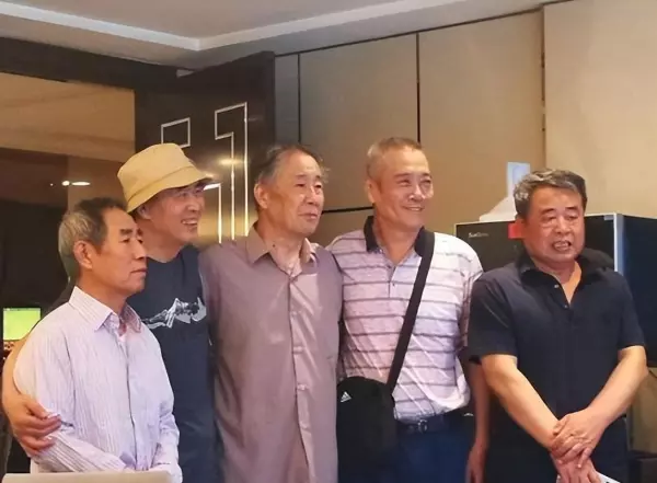 陪客人吃饭是应该坐什么位置(2)