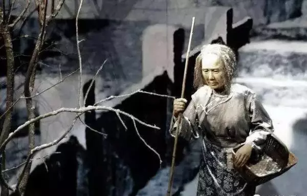 祥林嫂的悲剧命运是哪些原因造成的?哪一个是主要原因?(2)