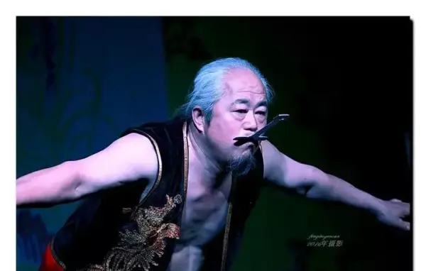 一个天桥下抽签算命的段子叫什么(12)