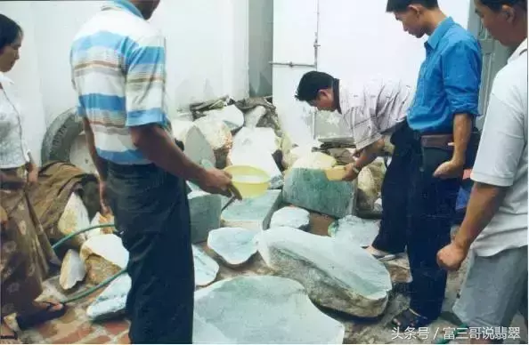 金凯麟珠宝金行翡翠是真的吗(2)
