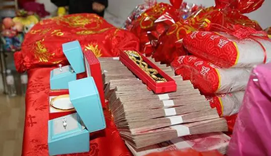 去拿女方生辰八字需要带礼物去吗(1)