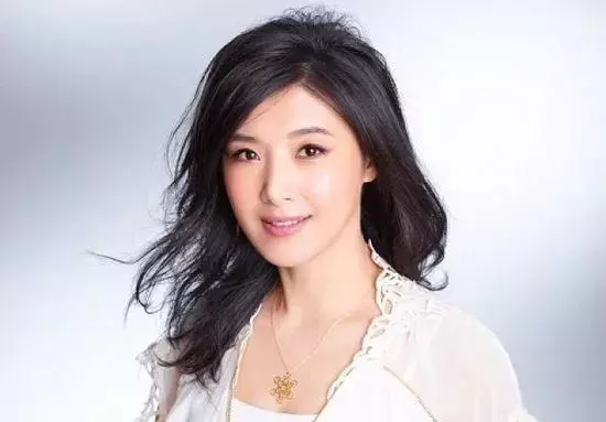 翅膀的颜色决定你的命运是什么歌名啊(1)