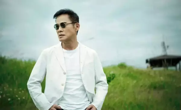 翅膀的颜色决定你的命运是什么歌名啊(2)