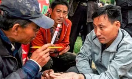 为什么算命的看手就能知道你姓啥呢(3)