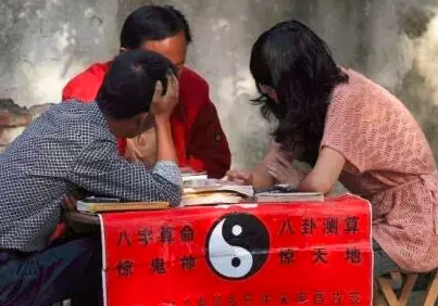 为什么算命的看手就能知道你姓啥呢(4)