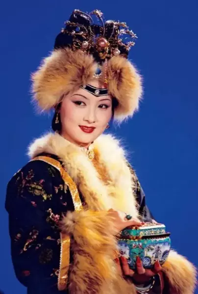 王熙凤的命运中包括哪三个阶段的人物形象(1)