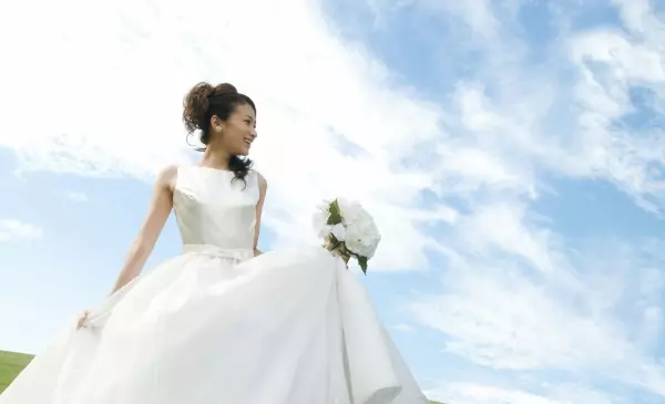 梦到被一条白色的蛇追着跑周公解梦是啥意思(1)