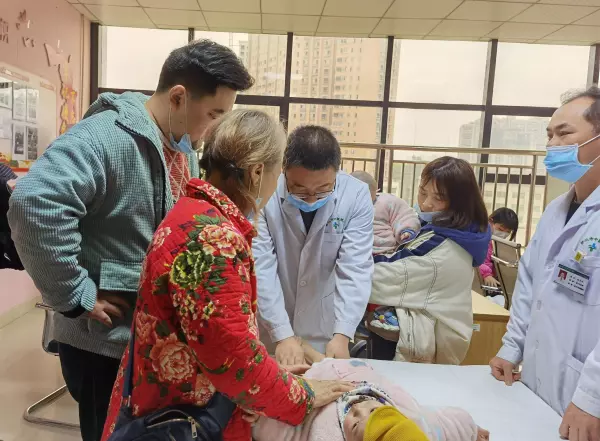 宝宝内八字脚如何矫正 看什么科(2)