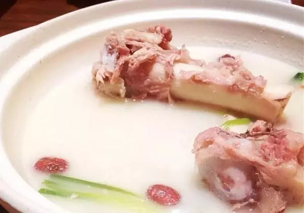 女人梦见狗吃自己的骨头什么意思周公解梦(10)