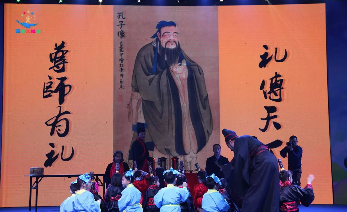 孔子老年的时候为什么老抱着易经的人(1)