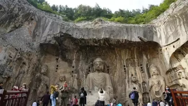 龙门石窟可以和佛像合影吗(2)