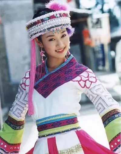 长一对虎牙的女性意味着什么(2)