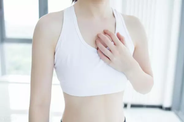 女生的胸怎样才能变大一点(1)