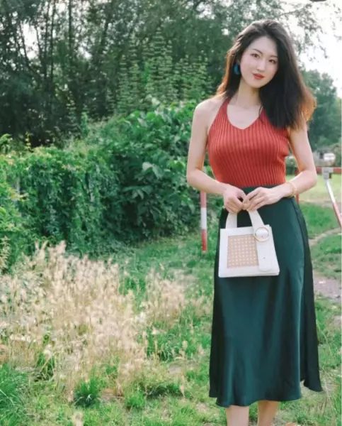 浅绿色外套配什么颜色内搭配图(19)