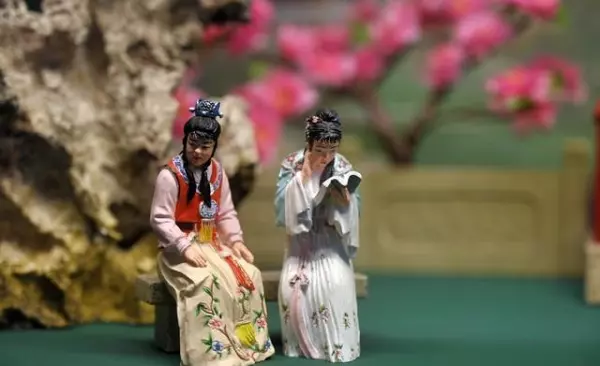 红楼梦的人物经历和命运200字(3)