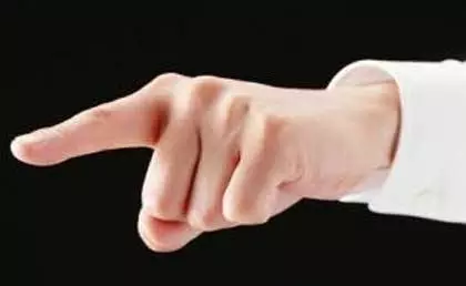 大拇指指甲很短的女人算命上怎么说(7)