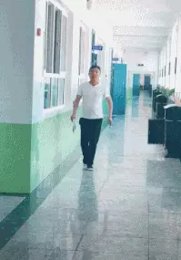 女生穿衣服是什么样的(17)