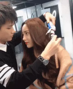 女生穿衣服是什么样的(25)