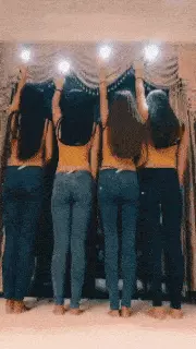 女生穿衣服是什么样的(26)