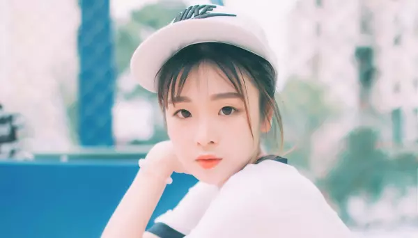 女生穿衣服是什么样的(31)