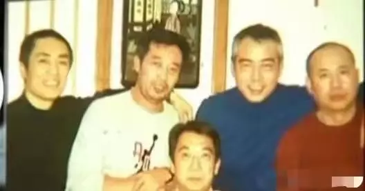 国家命运第六集拍桌子的老师是谁扮演的(15)