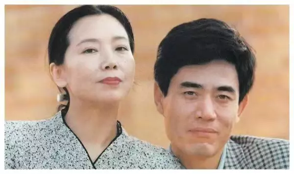 国家命运第六集拍桌子的老师是谁扮演的(33)