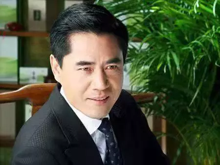 国家命运第六集拍桌子的老师是谁扮演的(38)