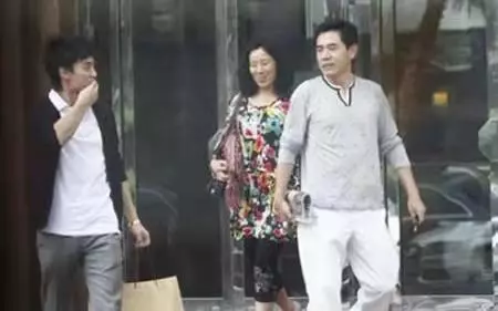 国家命运第六集拍桌子的老师是谁扮演的(43)