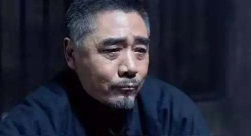 国家命运第六集拍桌子的老师是谁扮演的(53)