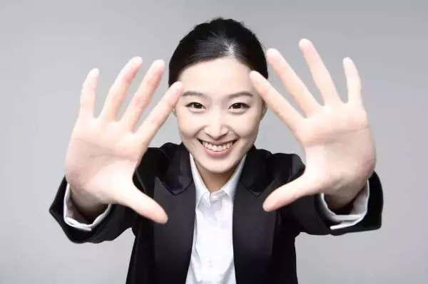 女人手纹中的命运线很长代表什么意思啊(10)